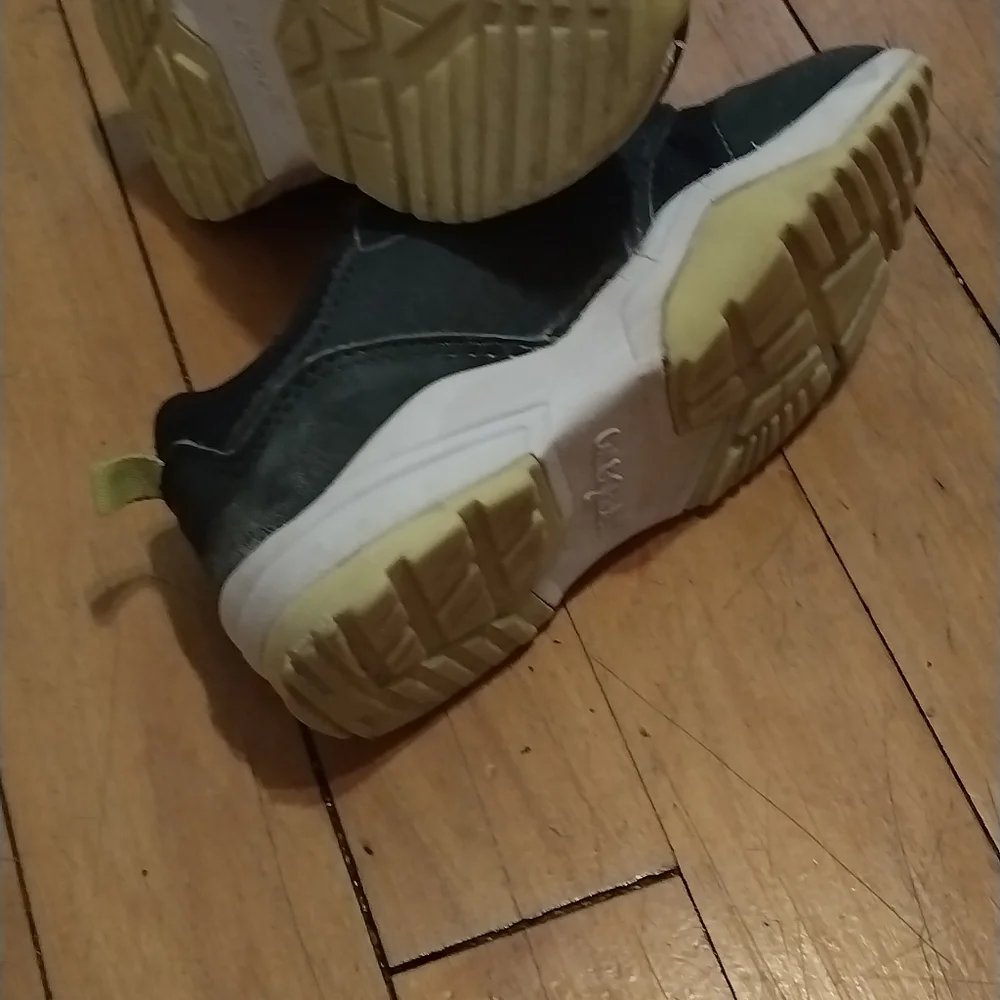 Cat & Jack Kids Black and Yellow Sneakers
